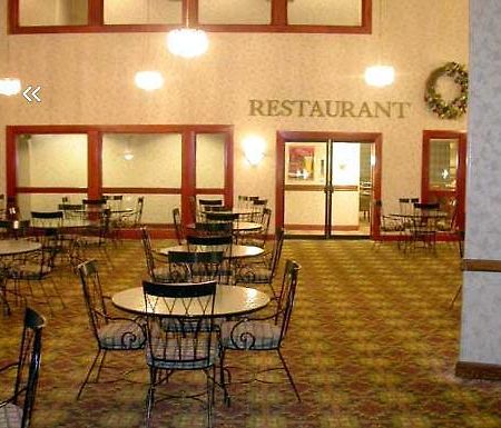 Ramada Moline Hotel East Moline Екстериор снимка